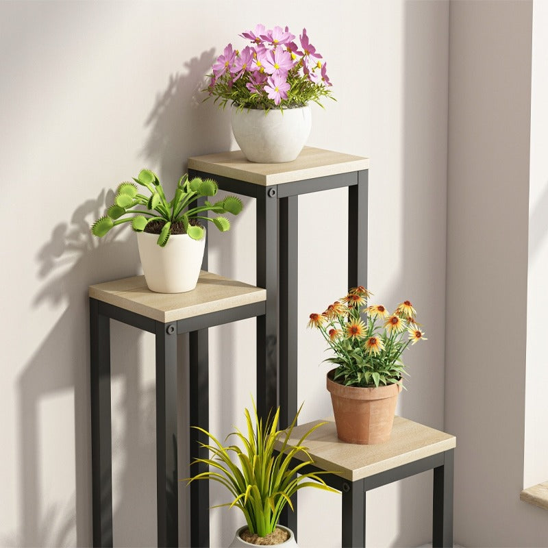 Support à plantes à 4 niveaux en métal – Élégant porte-plantes de style loft.