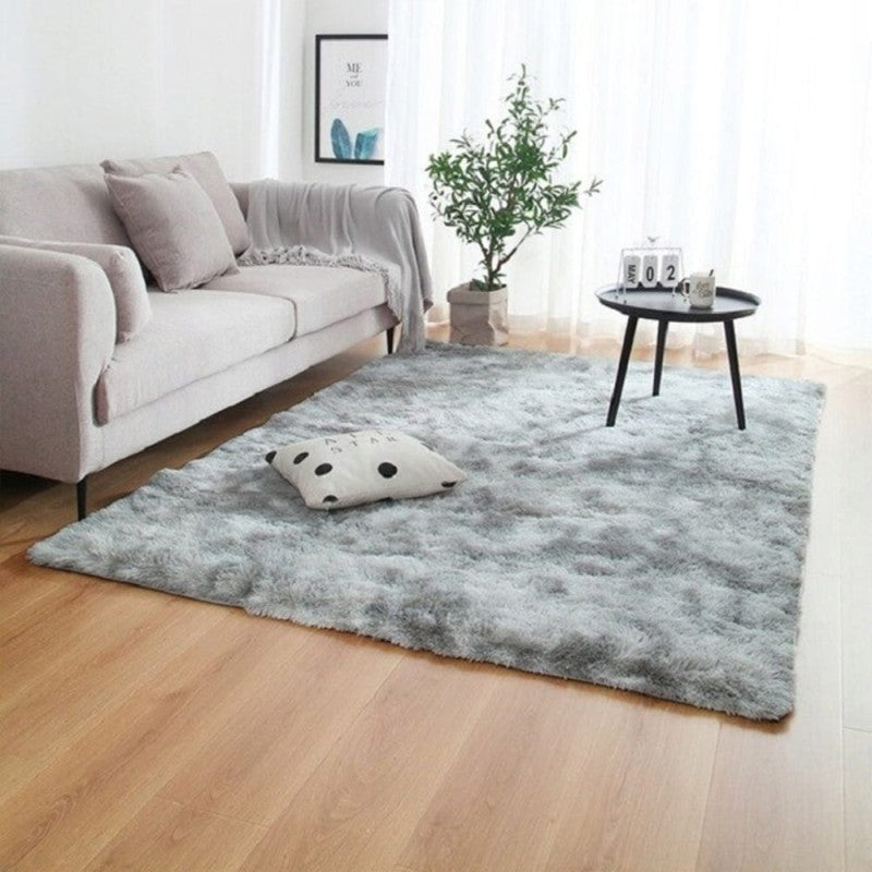 Tapis en peluche – gris clair, doux et moderne pour chaque pièce.