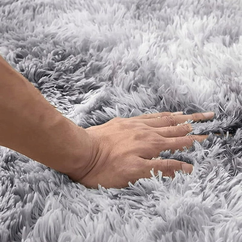 Tapis en peluche – gris clair, doux et moderne pour chaque pièce.