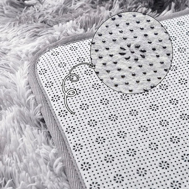 Tapis en peluche – gris clair, doux et moderne pour chaque pièce.