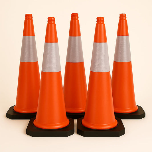 Lot de 5 cônes de signalisation avec bandes réfléchissantes – 75 cm, conception résistante aux intempéries.