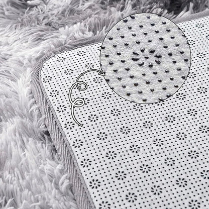 Tapis en peluche – gris clair, doux et moderne pour chaque pièce.