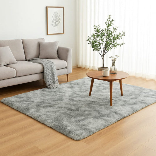 Tapis en peluche – gris clair, doux et moderne pour chaque pièce.